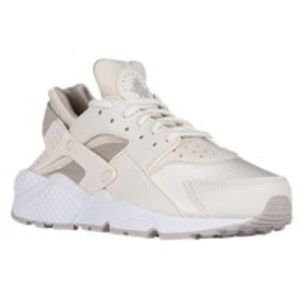 Nike Huaraches women’s ✨